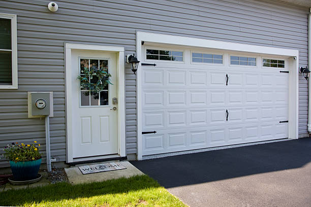24/7 Emergency Garage Door Panel Replacement experts in Goreville, IL